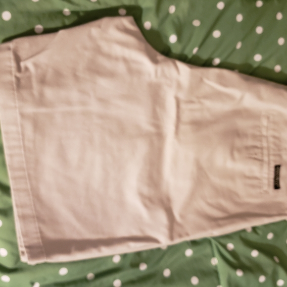 Eddie Bauer khaki shorts. Like new. 38 - Picture 4 of 6